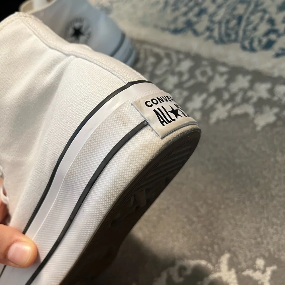 Converse White High-Top Canvas Sneakers - Classic Lace-Up Style - Picture 4 of 9